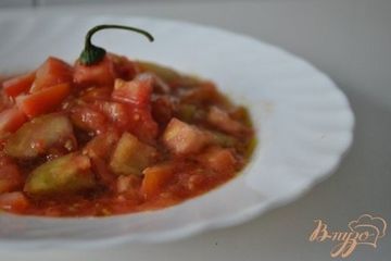 фото рецепта Пикантный салат с помидорами и чили