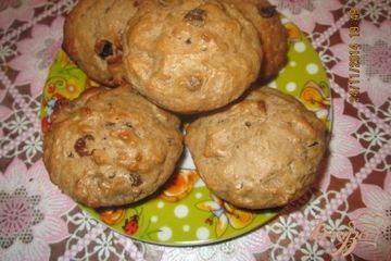 фото рецепта Кексы  с изюмом и грецкими орехами