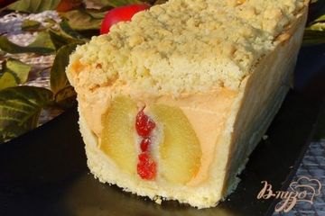 фото рецепта Пирог с яблоками, фаршированными марципаном и вялеными вишнями