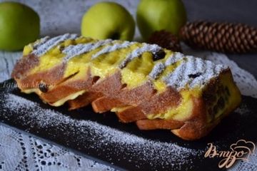 фото рецепта Пудинг с яблоками и изюмом