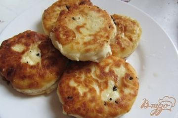 фото рецепта Сырники с курагой из творожной массы
