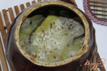 фото рецепта Ароматная курочка в горшочках с картофелем с итальянскими травами.