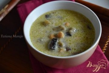 фото рецепта Сливочный суп с баклажанами, грибами и нутом