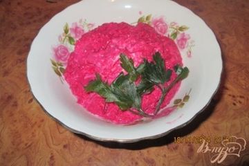 фото рецепта Салат из свеклы  и чесноком