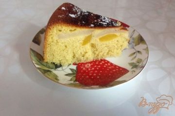 фото рецепта Шарлотка с персиками и грушами в мультиварке