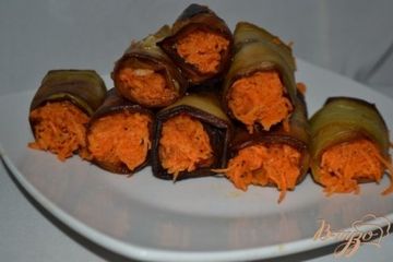 фото рецепта Рулеты из баклажан с корейской морковью
