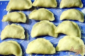 фото рецепта Вареники с квашеной капустой