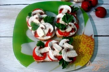 фото рецепта Бутерброды с сырыми шампиньонами