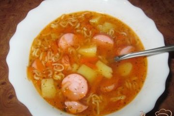 фото рецепта Быстрый суп с сосисками