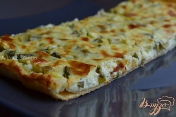 фото рецепта Пирог с брынзой и зеленым луком