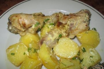 фото рецепта Сочная курица с картофелем в рукаве