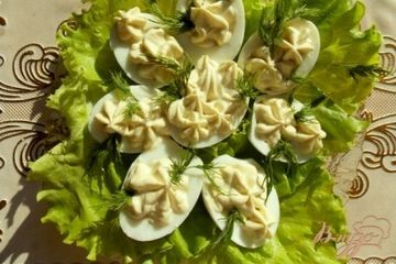 фото рецепта Фаршированные яйца с сыром