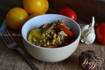 фото рецепта Овощной салат с чесночными чипсами