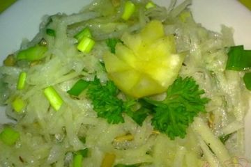 фото рецепта Салат из кольраби с семечками