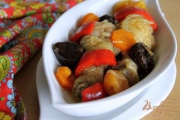 фото рецепта Куриные голени с овощами и сухофруктами