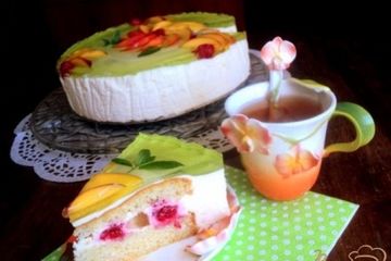 фото рецепта Торт с персиками и малиной