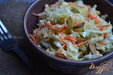 фото рецепта Капустный салат с маринованным огурчиком