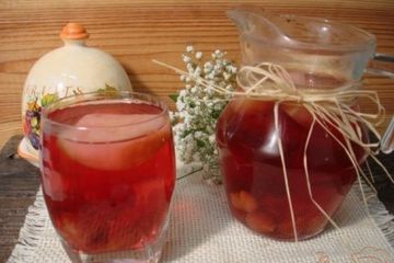 фото рецепта Компот из яблок и вишни