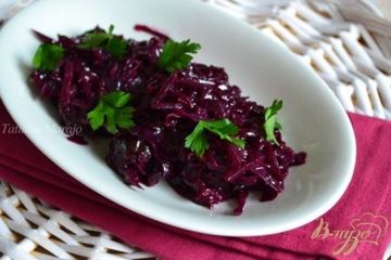 фото рецепта Гарнир из красной капусты со сливами