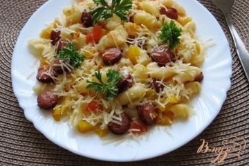 фото рецепта Колбаски с пастой и пармезаном