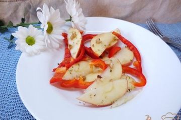 фото рецепта Салат из сладкого перца и яблока