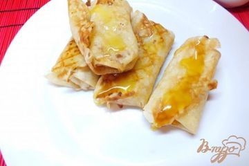 фото рецепта Блинчики с банановой начинкой и медом