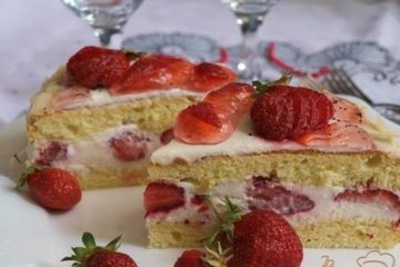 фото рецепта Торт с клубникой и сливками