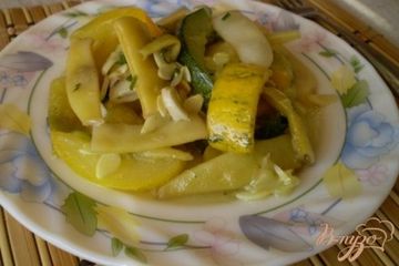 фото рецепта Спаржевая фасоль с кабачком и чесноком