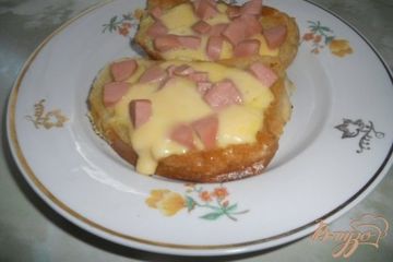фото рецепта Гренки с сосисками и сыром