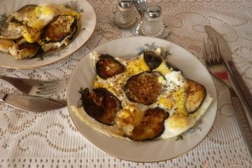 фото рецепта Баклажаны с перепелиными яйцами