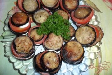 фото рецепта Закуска из баклажанов с колбасой и помидором