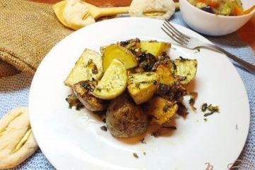 фото рецепта Картошка в кожуре с кинзой, луком и салом