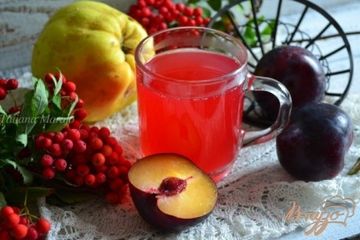 фото рецепта Сливово-айвовый компот с кардамоном