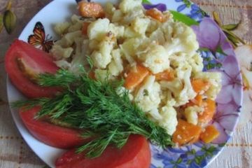 фото рецепта Цветная капуста тушеная с картошкой и морковью
