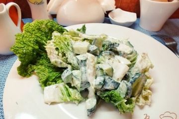 фото рецепта Салат с пекинской капустой, огурцом и шалфеем