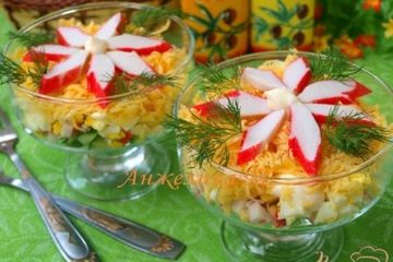 фото рецепта Салат с крабовыми палочками и сыром