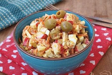 фото рецепта Салат с корейской морковкой и крабовыми палочками