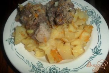фото рецепта Тушенная картофель с свиными ребрами