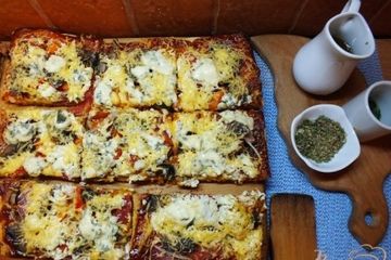 фото рецепта Пицца с мясным ассорти и дор-блю
