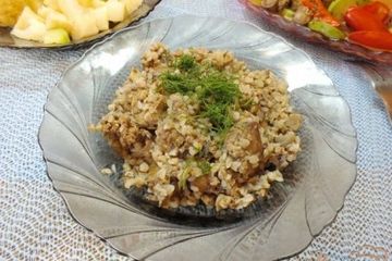фото рецепта Печень куриная с грибами и гречкой