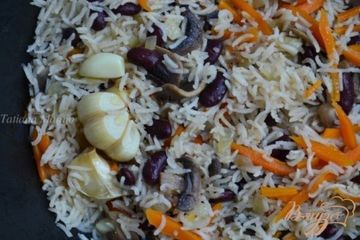 фото рецепта Овощной плов с грибами и фасолью