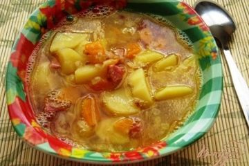 фото рецепта Гороховый суп с копченой колбасой