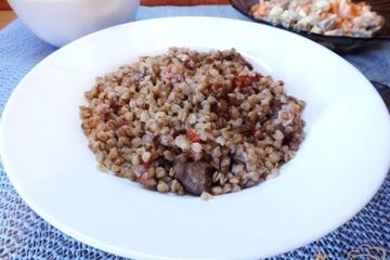 фото рецепта Гречка с томатами и куриными желудками