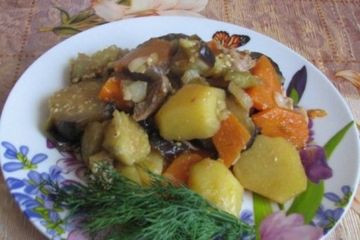 фото рецепта Картофель с овощами, тушеный по-домашнему