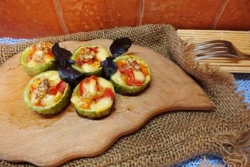 фото рецепта Кабачки с сыром, грецким орехом и помидорами