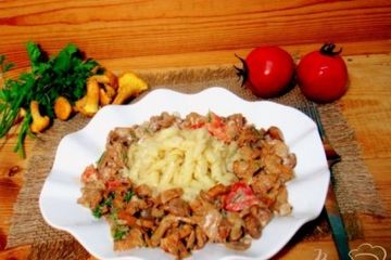 фото рецепта Лисички с вином и со сливками