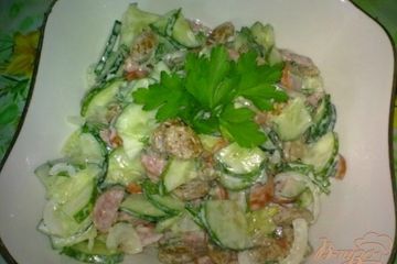фото рецепта Салат из огурцов  с колбасками