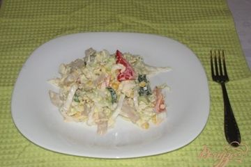 фото рецепта Салат с кальмаром и пекинской капустой
