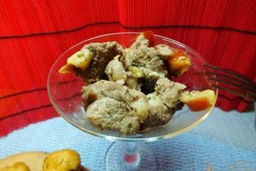 фото рецепта Говядина запеченная со сливой и ароматными травами