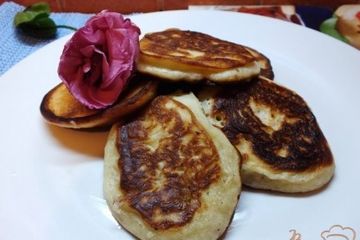фото рецепта Оладьи со сливой и грецкими орехами